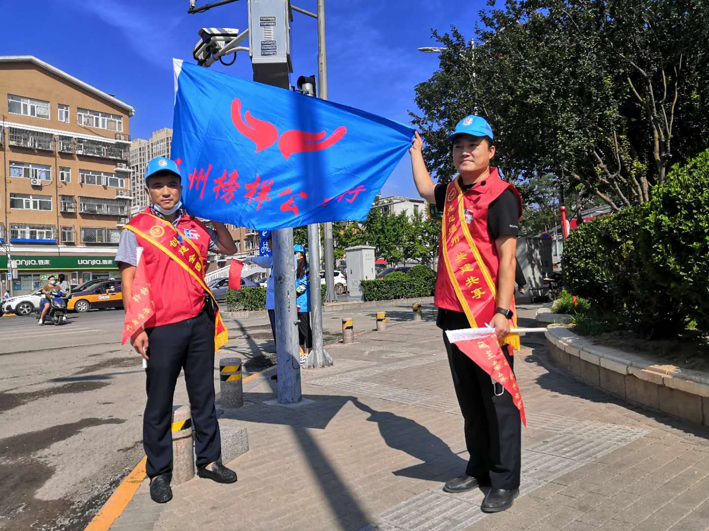 <strong>男人尻女人的小BB</strong>